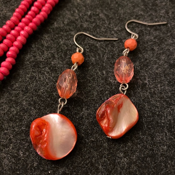 Pink beaded necklace with a pink mother of pearl earrings - Picture 4 of 6